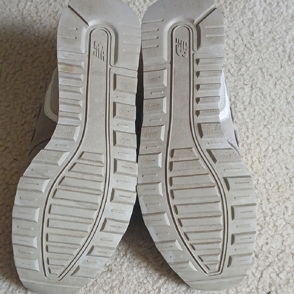 New Balance Classic 996 Athletic Shoes - Picture 6 of 7